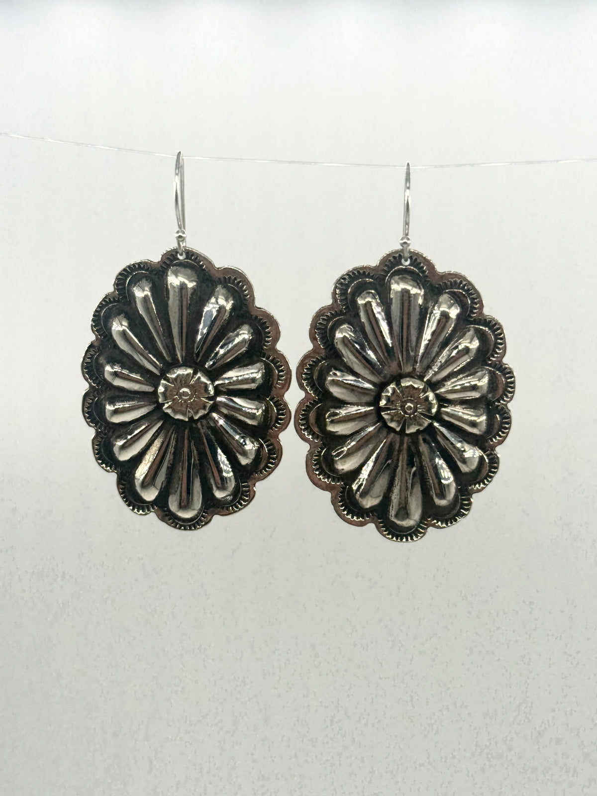Dangle Oval Concho with Scalloped Stamping and Flower Center