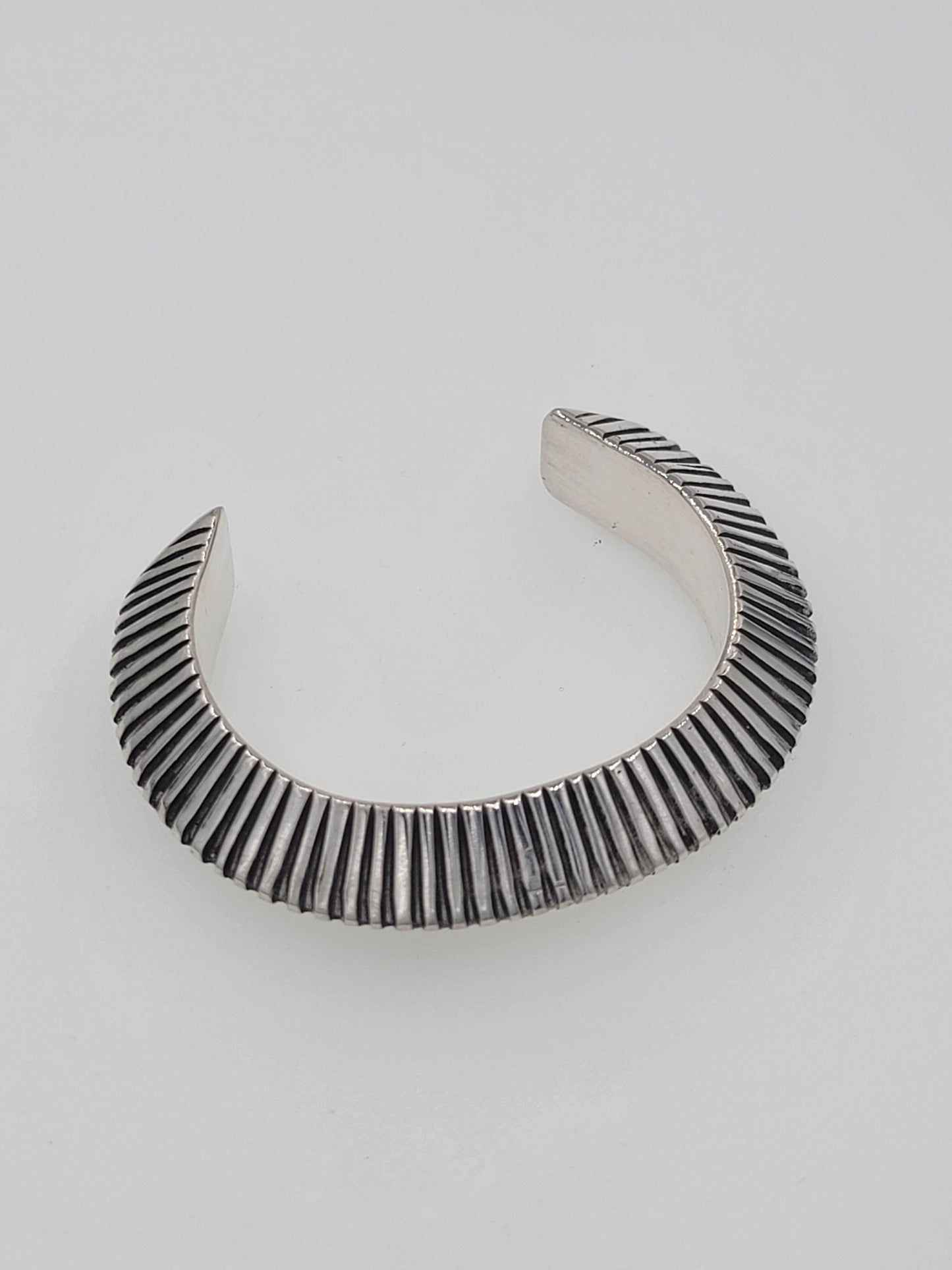 Medium Fine Strips Bracelet