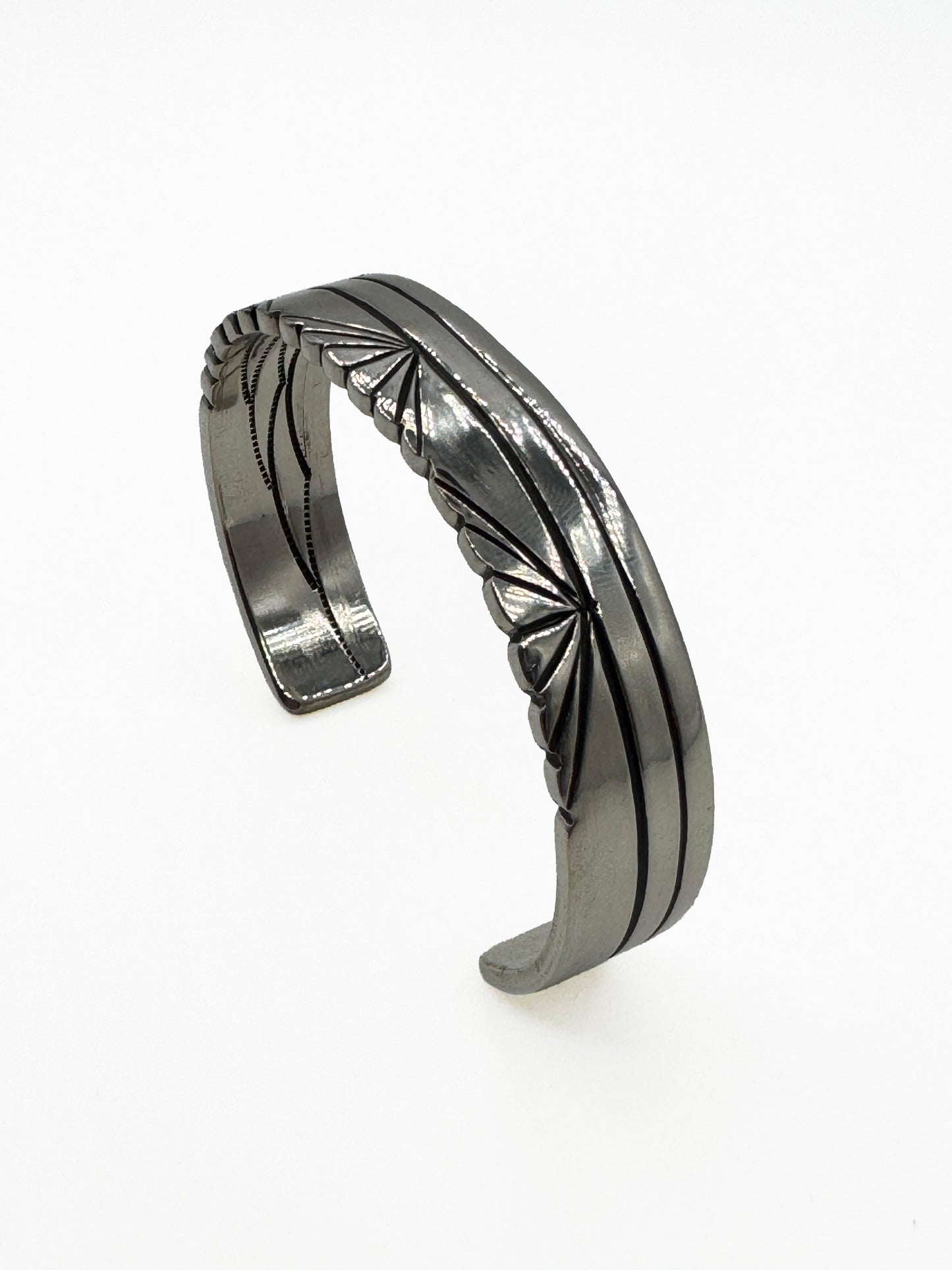 Manta Design Cuff Bracelet