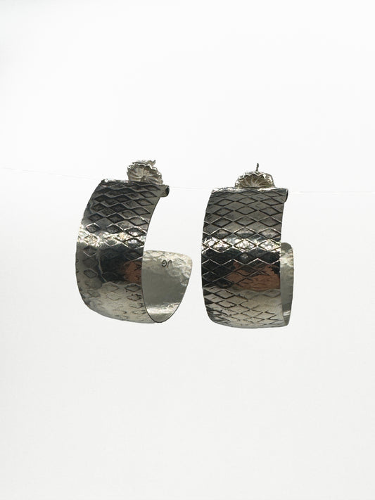 Wide Round ConvexedDiamond Texture Hoops