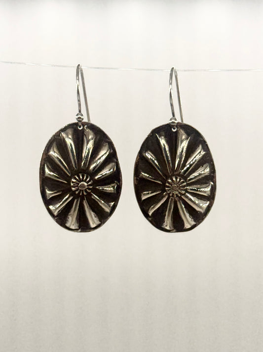 Dangle Oval Concho with Flower Button