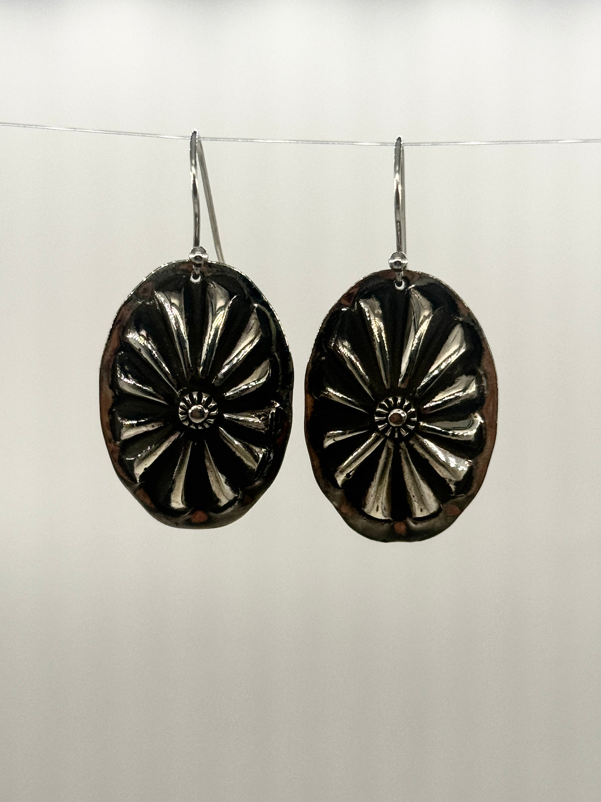 Dangle Oval Concho with Flower Button and Lip