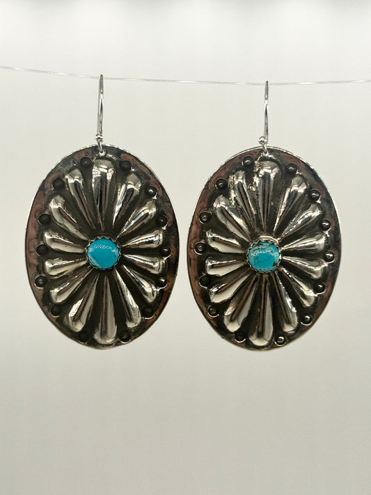 Dangle Oval Concho with Dots and Sleeping Beauty