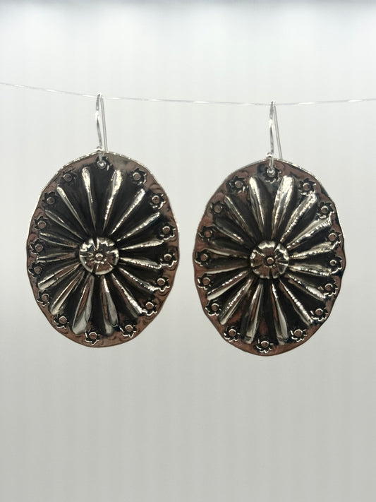 Dangle Oval Concho with Starburst Stamp and Flower Center