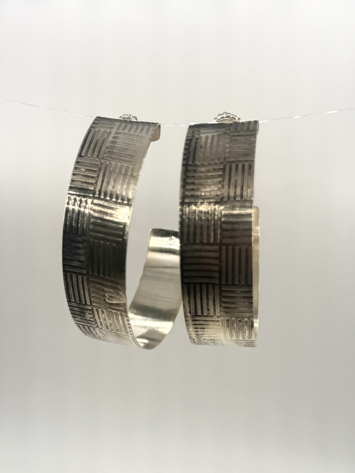 Large Flat Hoop Square Weave