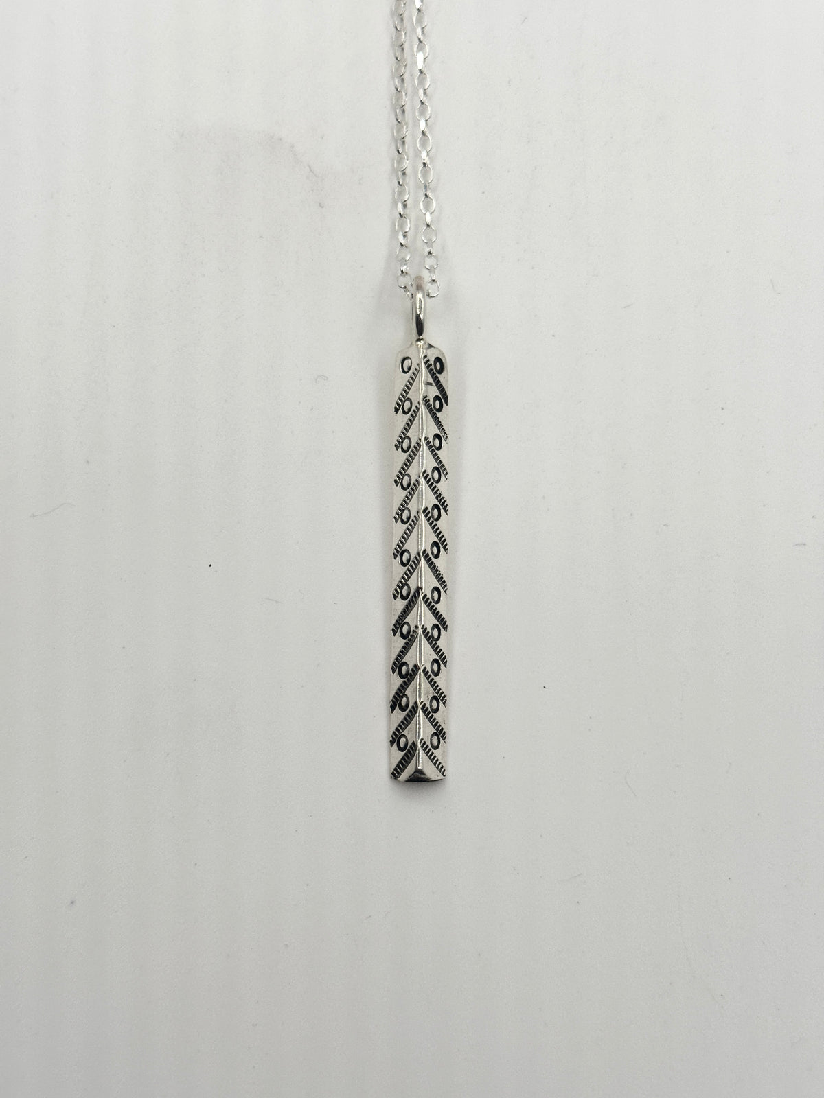 Triangle Wire Diagonal Dots