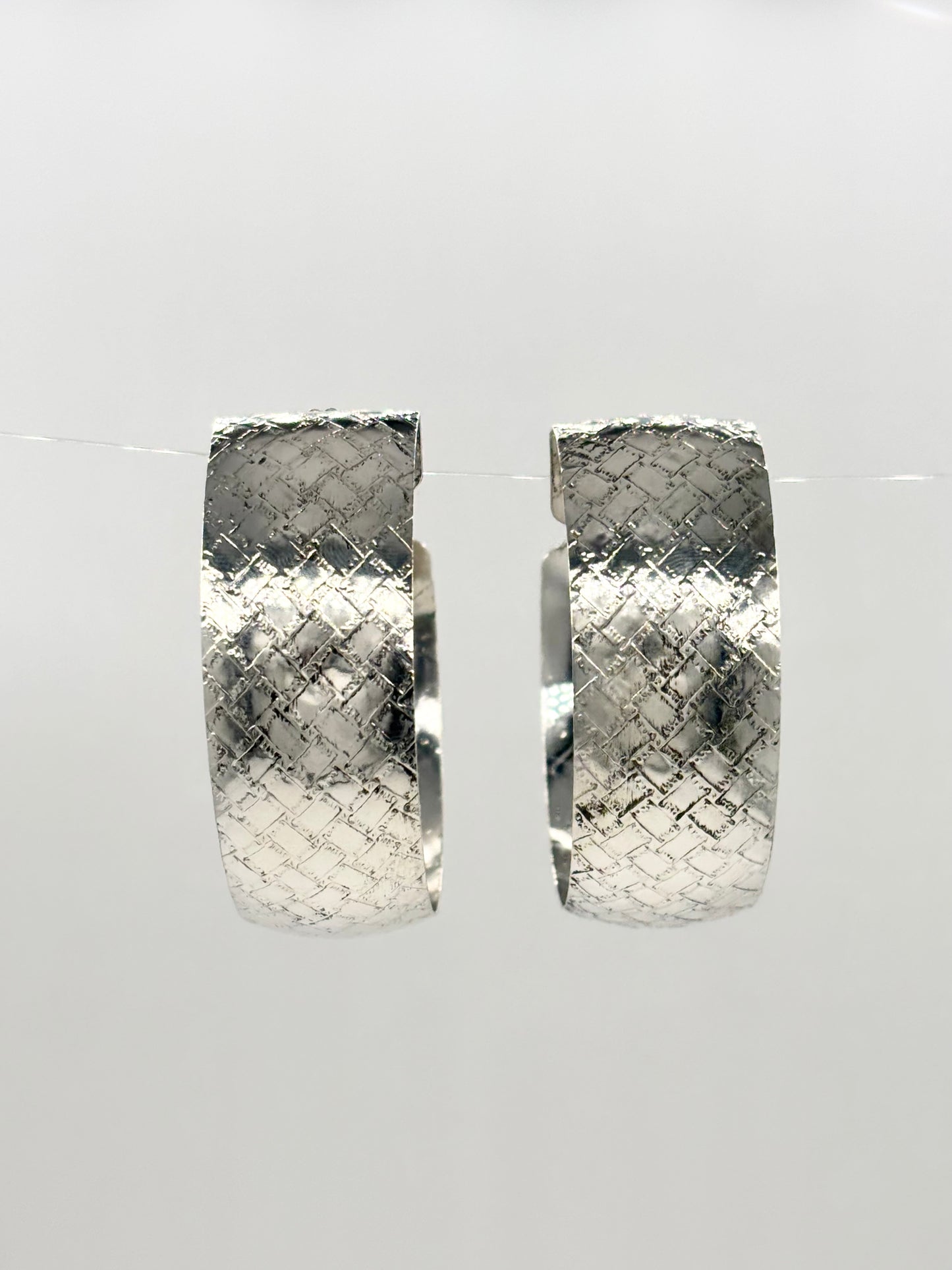 Large/Wide Concave Hoop Textured Post