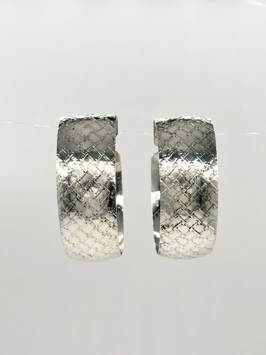 Large/Wide Concave Hoop Textured Post