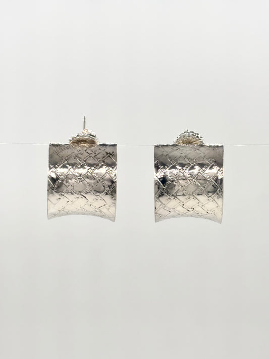 Small/Wide Convex Hoop Textured Post