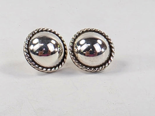 Earrings post Medium Classics